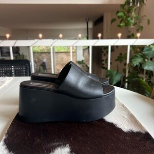 Steve Madden Size 6 Black Platform Slide Sandals